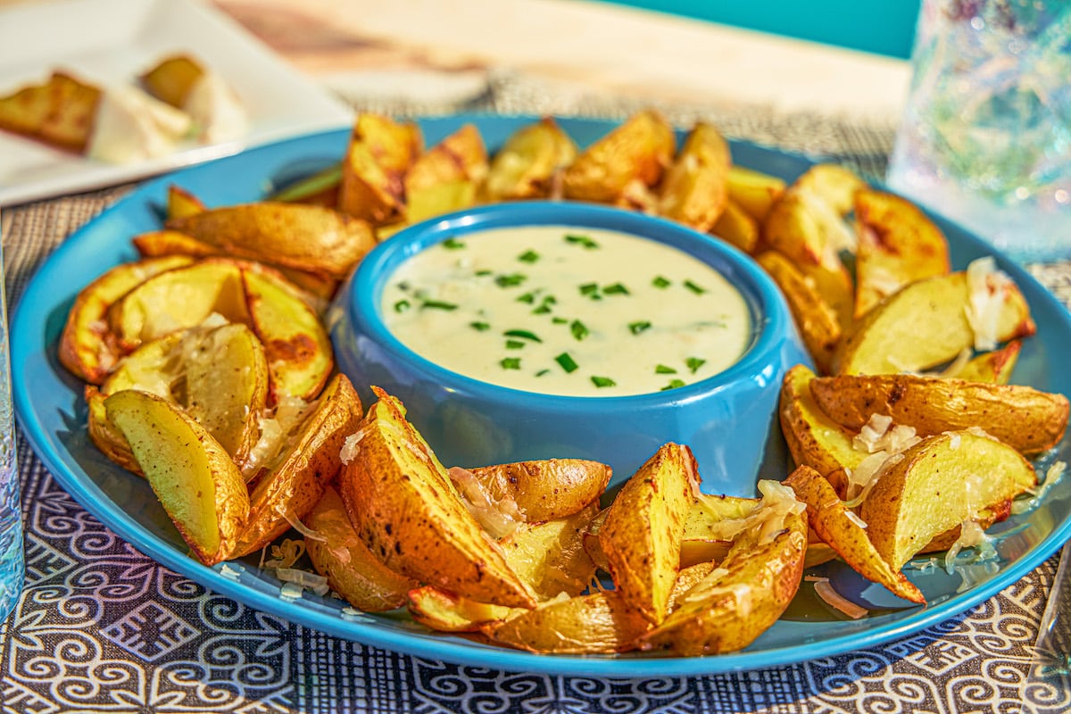Potatoes with Raw Cheddar Cheese Dip recipe
